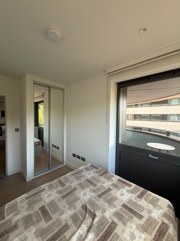 Room High Road Wembley in Greater London