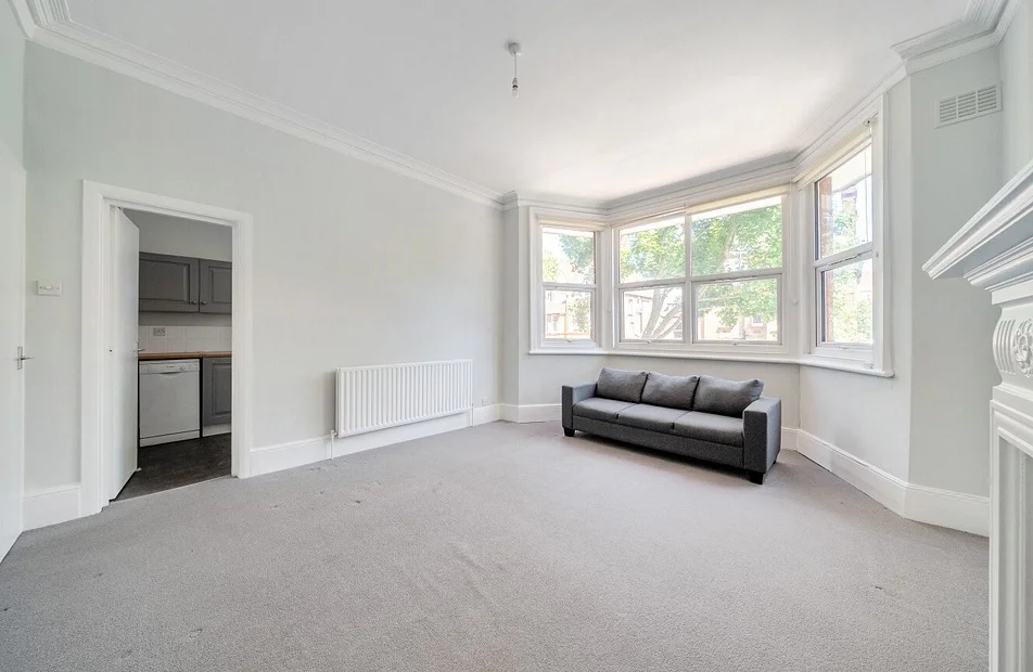 Flat Riggindale Road in Greater London