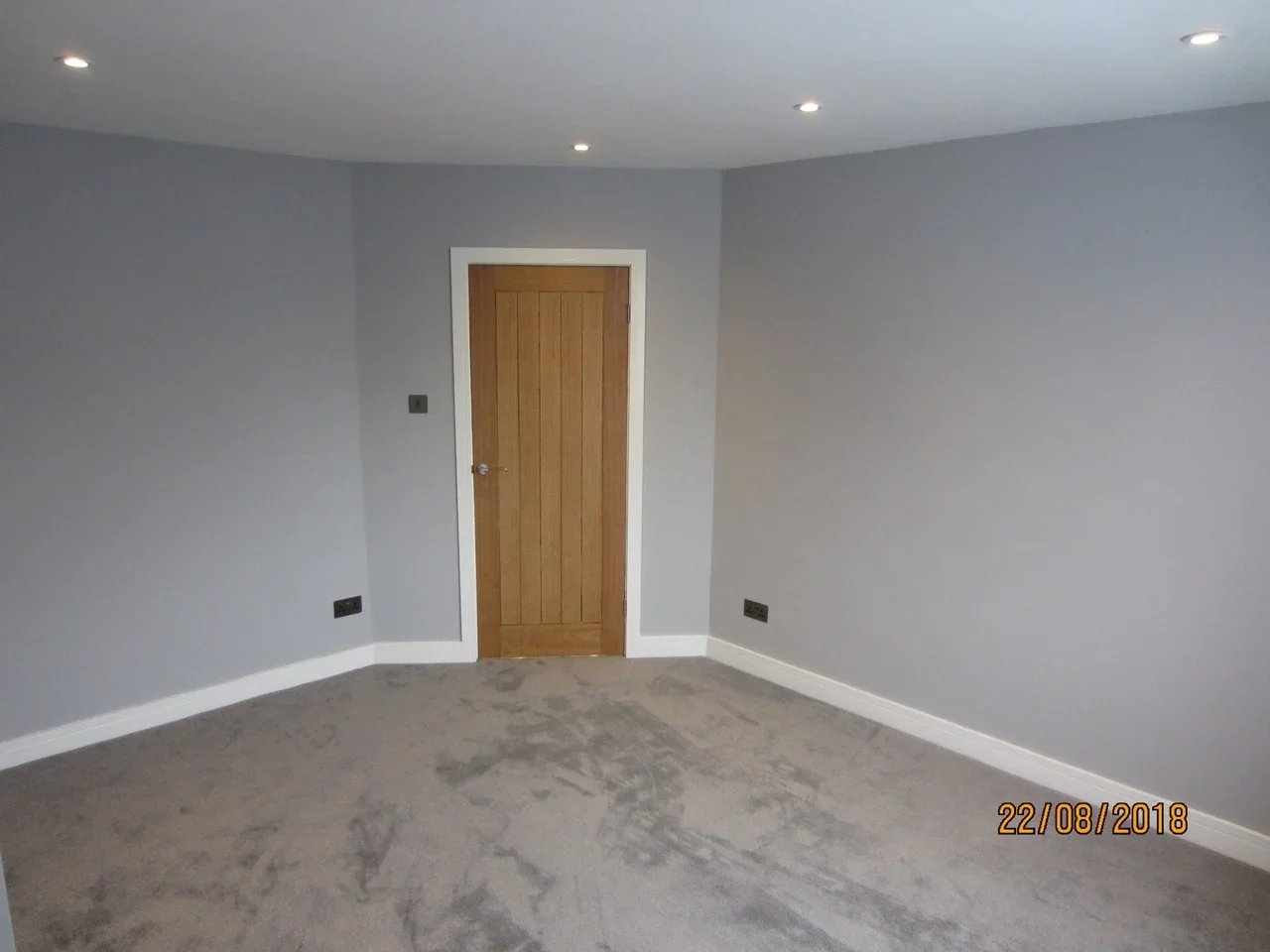 Flat Whitchurch Avenue in Greater London
