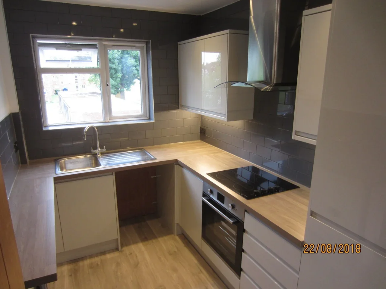 Flat Whitchurch Avenue in Greater London