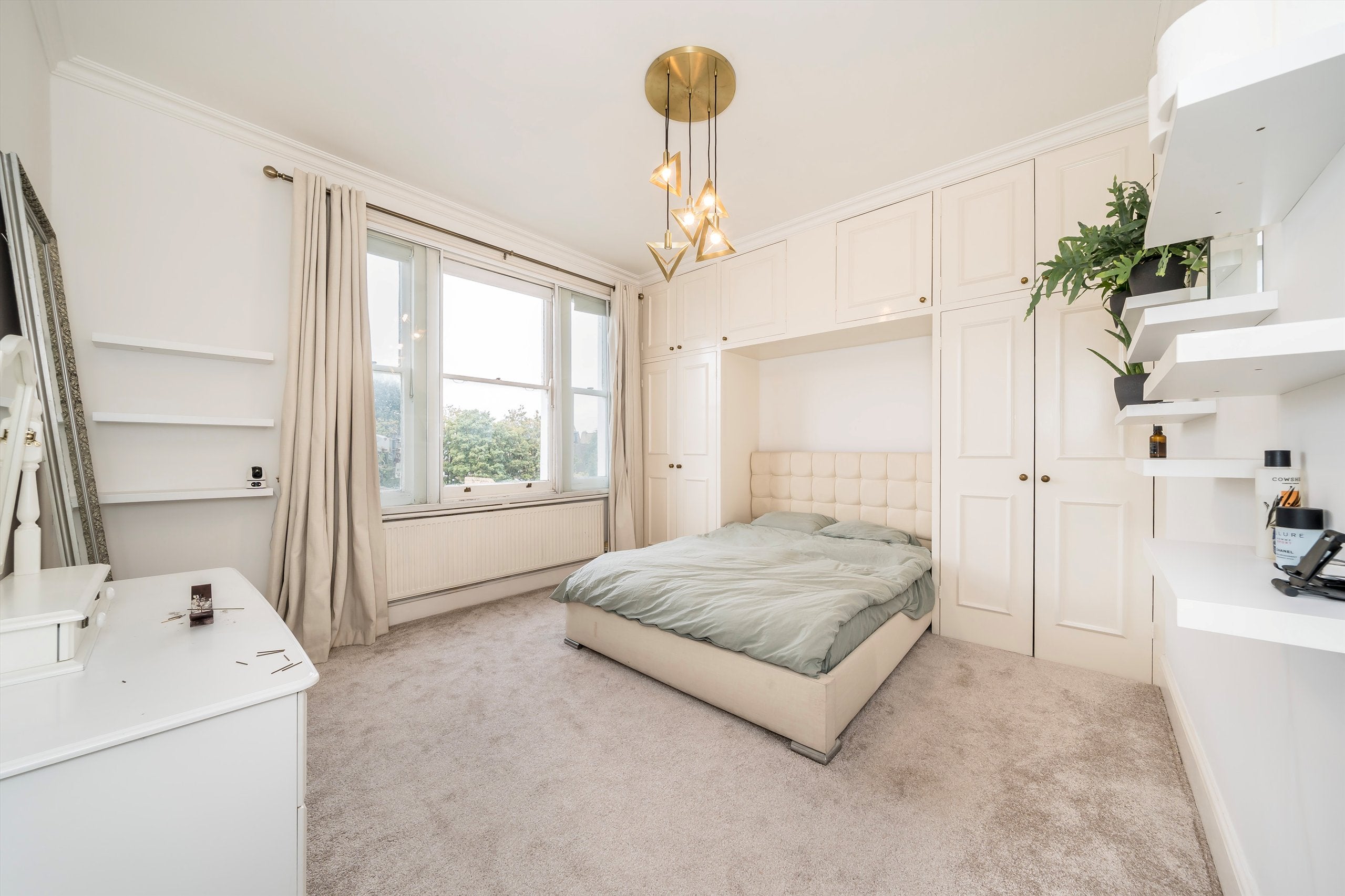 Flat Elsham Road in Greater London