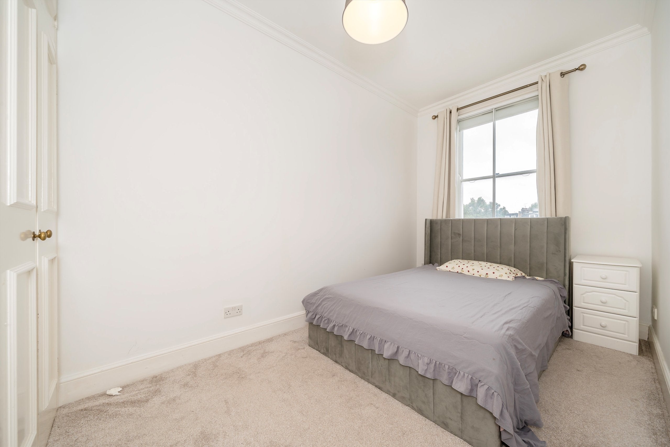 Flat Elsham Road in Greater London