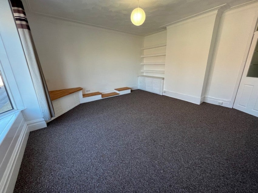 Flat Monmouth Road in Portsmouth