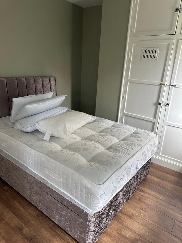 Room Grangefield Avenue in Kirklees
