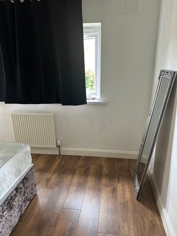 Room Grangefield Avenue in Kirklees