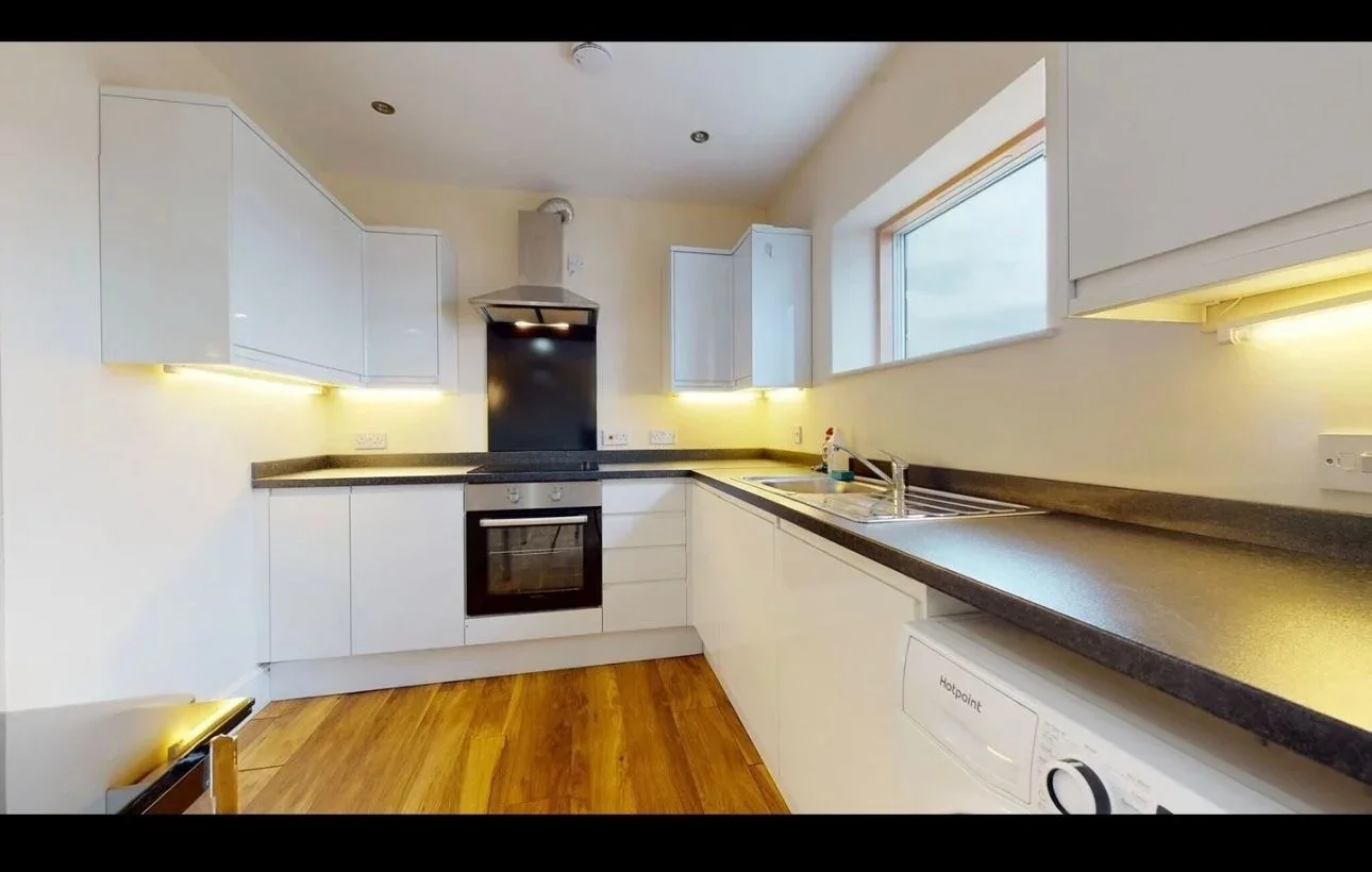 Room Chingford Mount Road in Greater London
