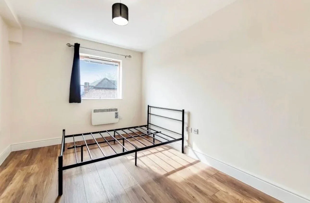 Room Chingford Mount Road in Greater London