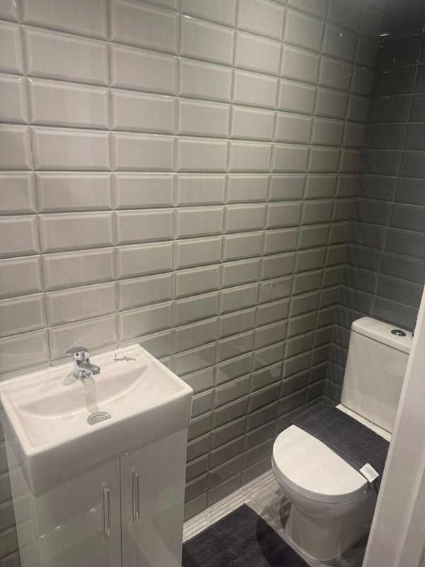 Room Montford Road in Borough of Spelthorne