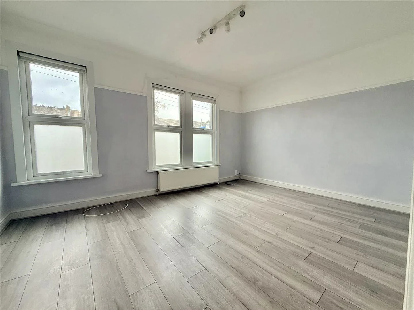 Flat Hazelwood Road in Greater London