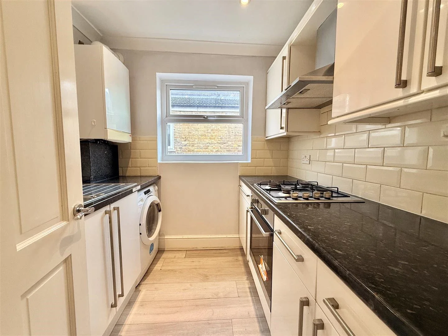 Flat Hazelwood Road in Greater London