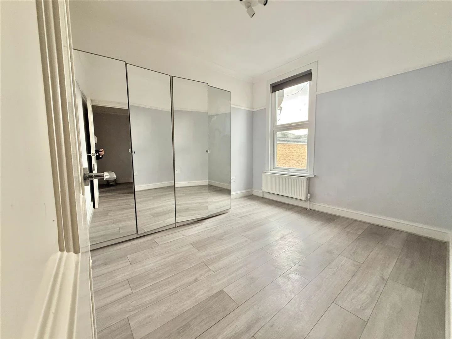 Flat Hazelwood Road in Greater London