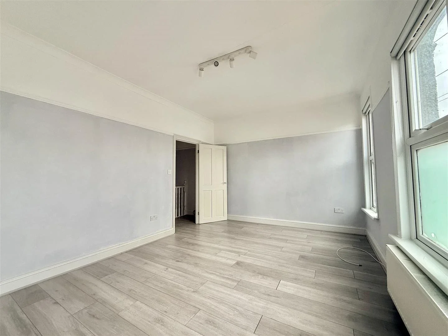 Flat Hazelwood Road in Greater London