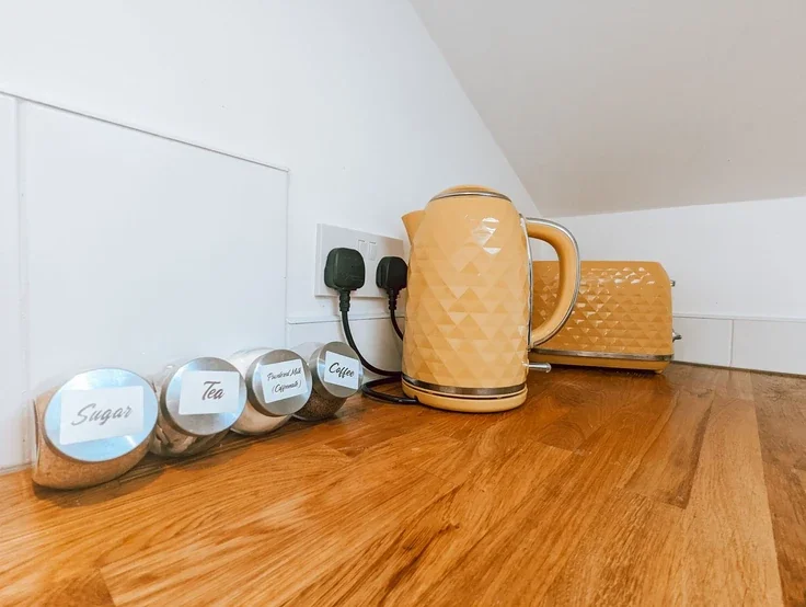 Room Beard Road in Greater London