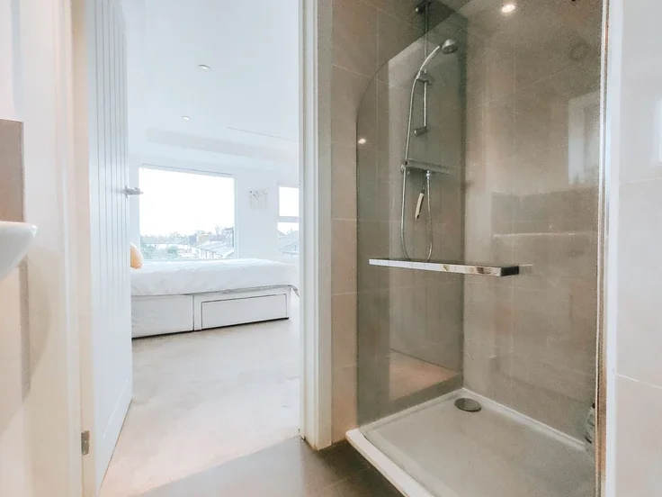 Room Beard Road in Greater London