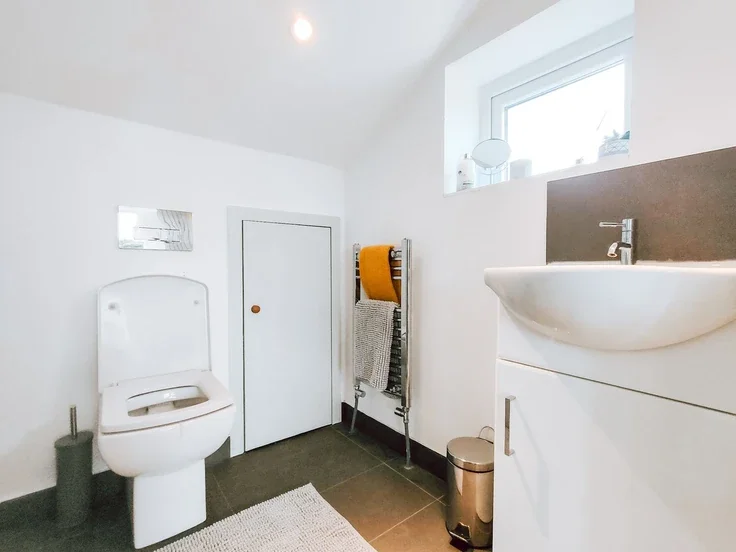 Room Beard Road in Greater London