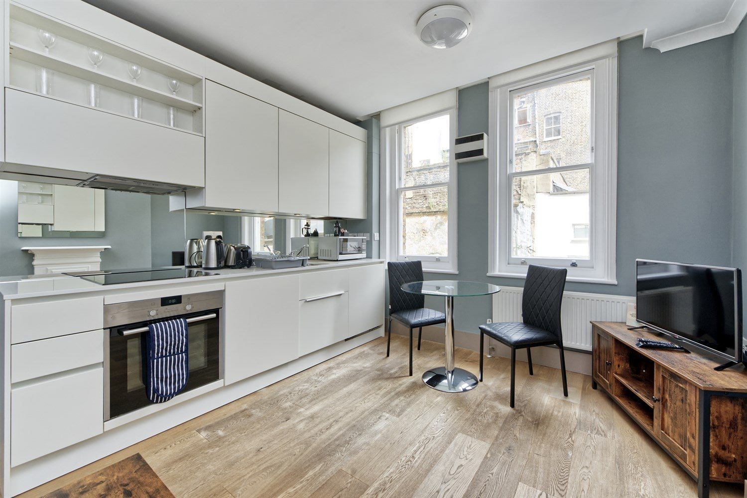 Flat Cleveland Street in London