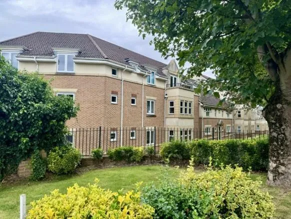 Flat Denbigh Court in Runcorn