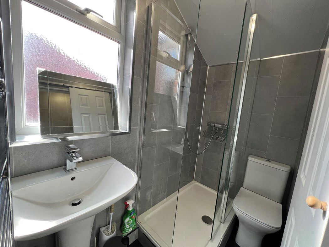 Flat Windsor Terrace in Newcastle upon Tyne