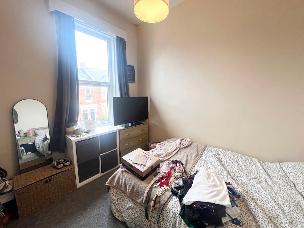 Flat Windsor Terrace in Newcastle upon Tyne