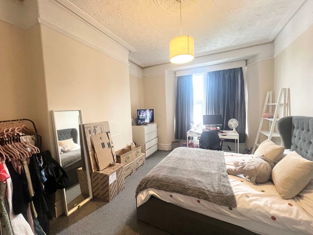 Flat Windsor Terrace in Newcastle upon Tyne