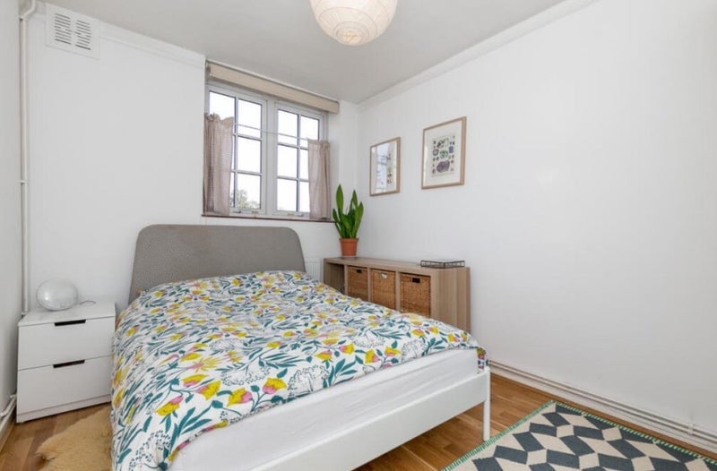 Room Adelaide Road in Greater London