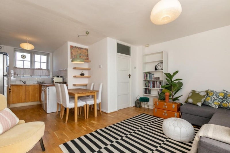 Room Adelaide Road in Greater London