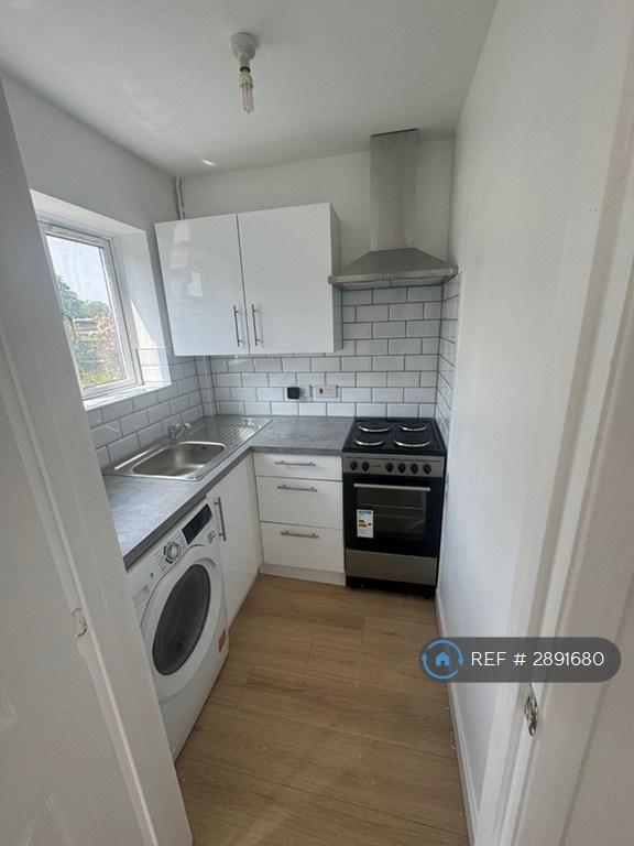 Flat Churchill Avenue in Aylesbury
