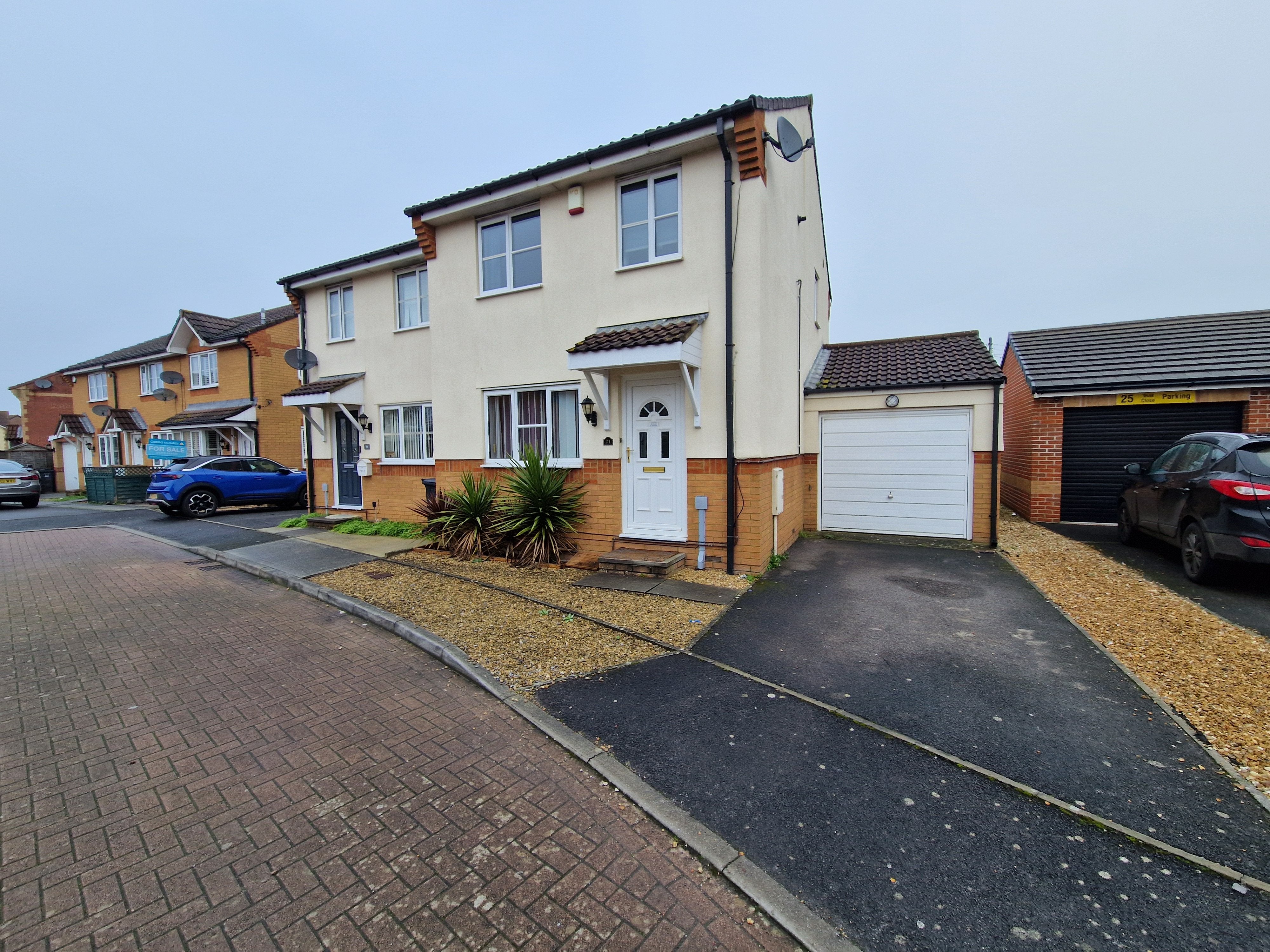 House Teak Close in Bridgwater