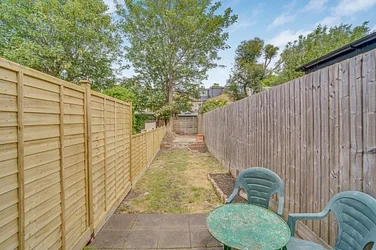 Flat Quinton Street in Greater London