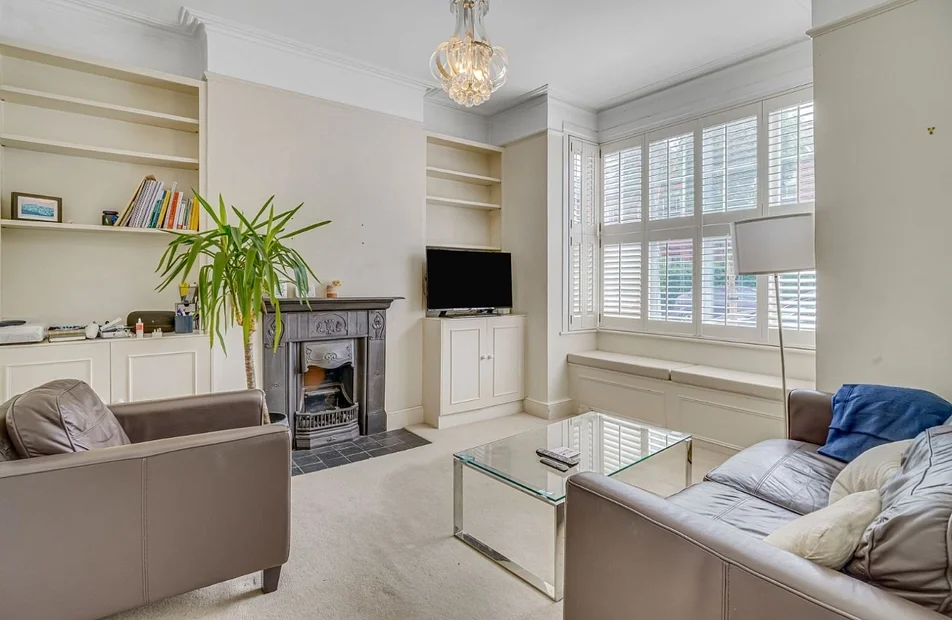Flat Quinton Street in Greater London