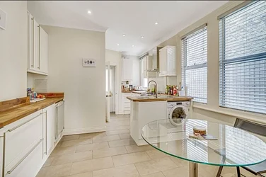 Flat Quinton Street in Greater London