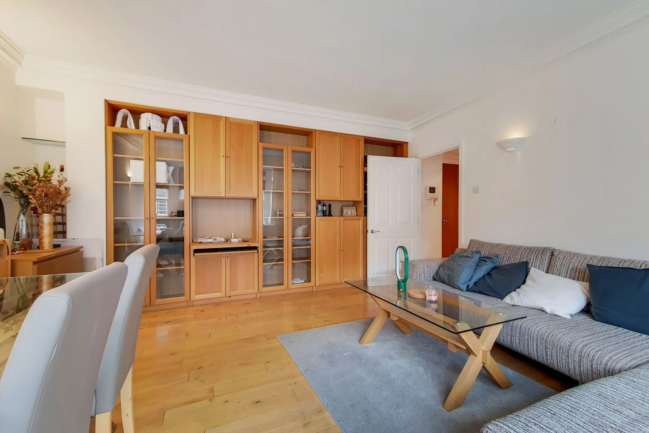 Flat Whitehall in City of Westminster