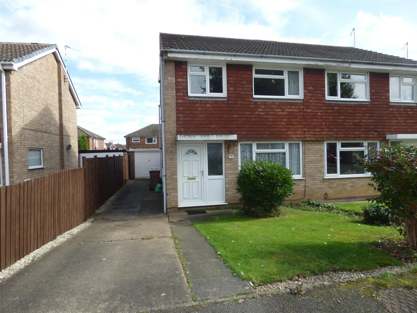 House Peakdale Close in Nottingham