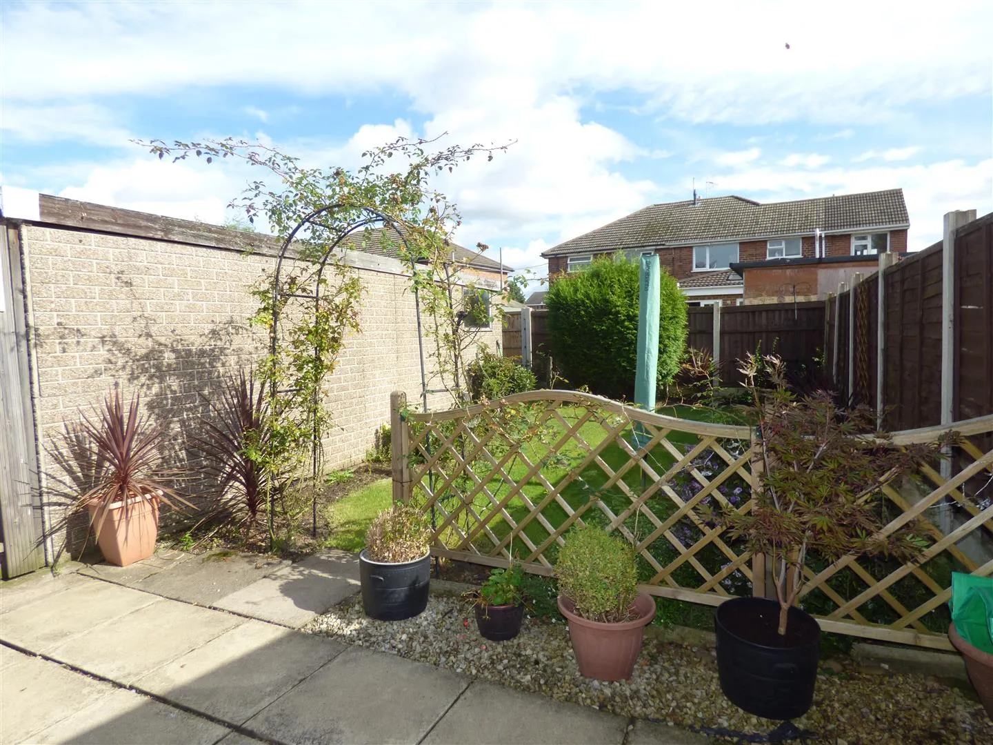 House Peakdale Close in Nottingham