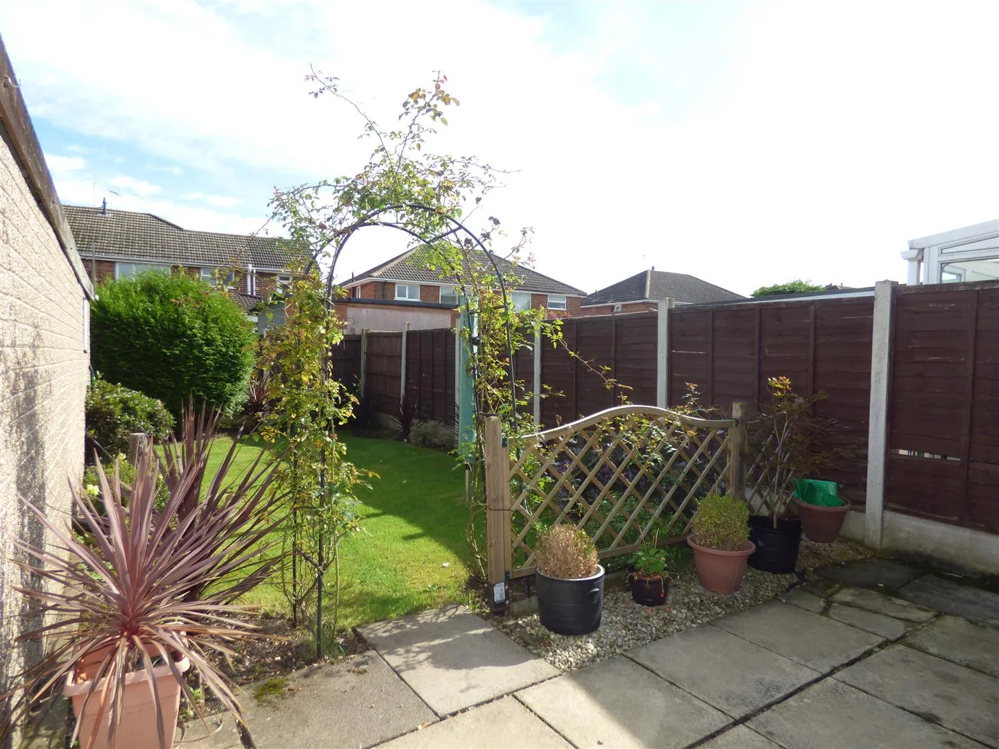 House Peakdale Close in Nottingham