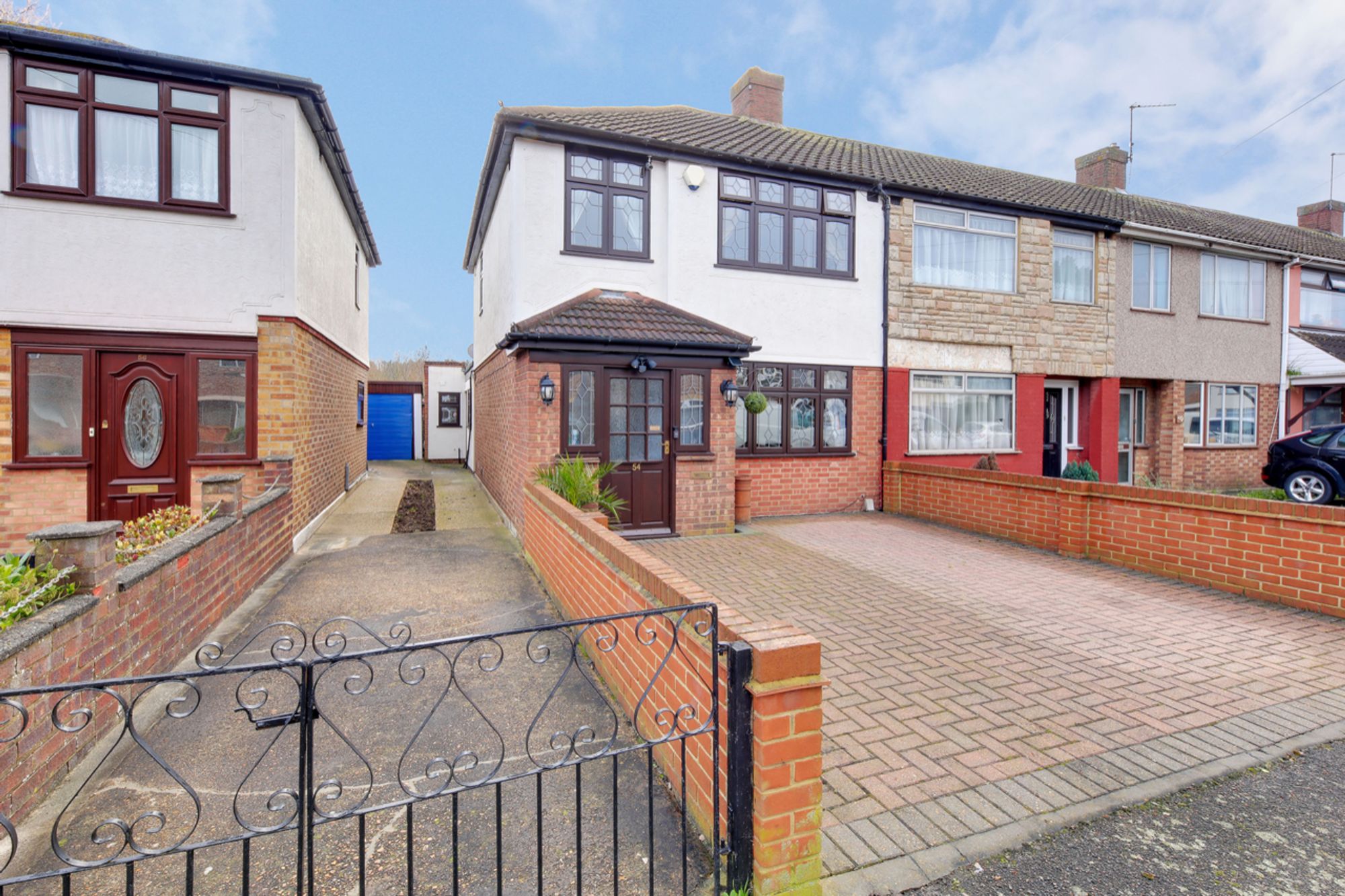 House Guysfield Drive in Greater London