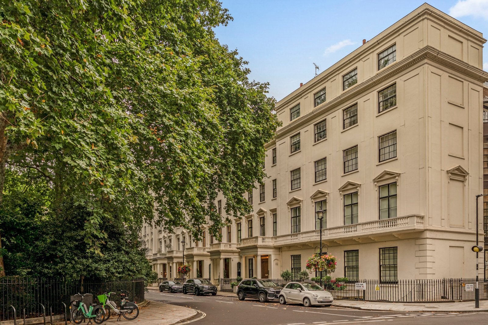 Flat Hyde Park Square in City of Westminster