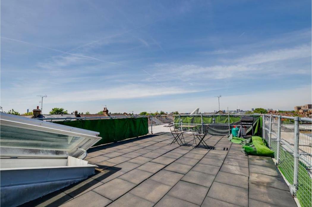 Flat Villiers Road in Greater London