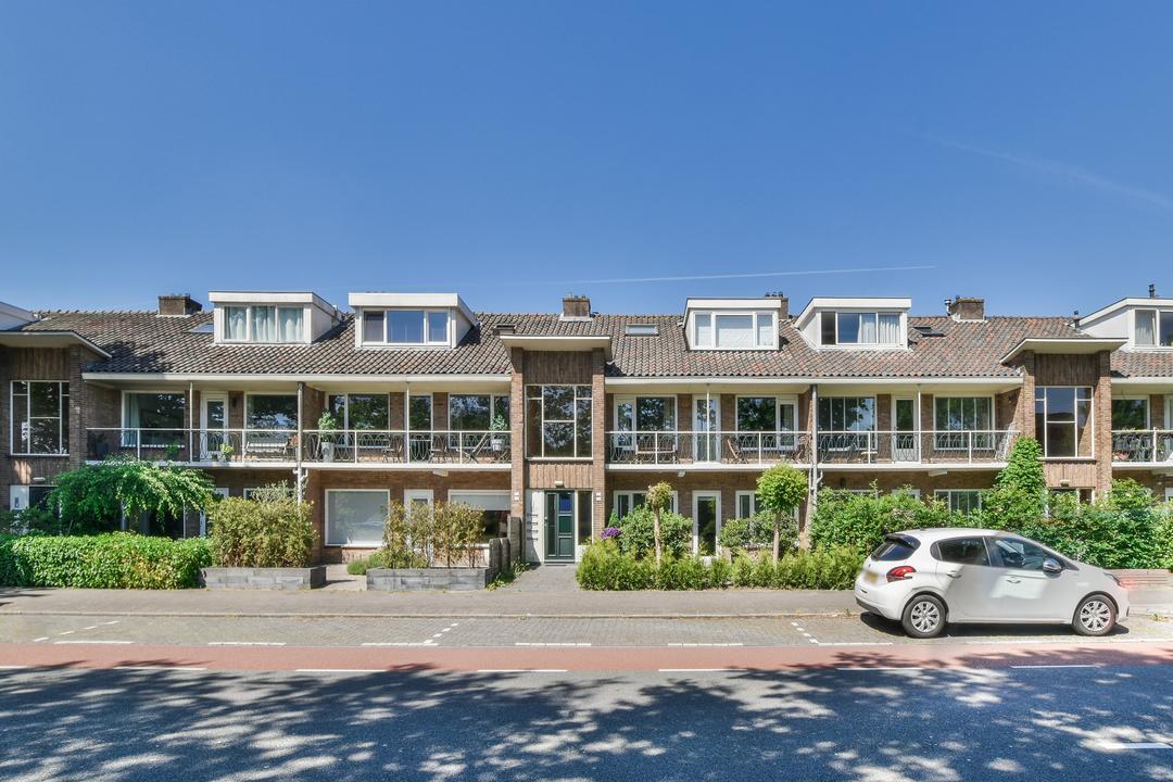 Flat Mr. G. Groen van Prinstererlaan in Amstelveen