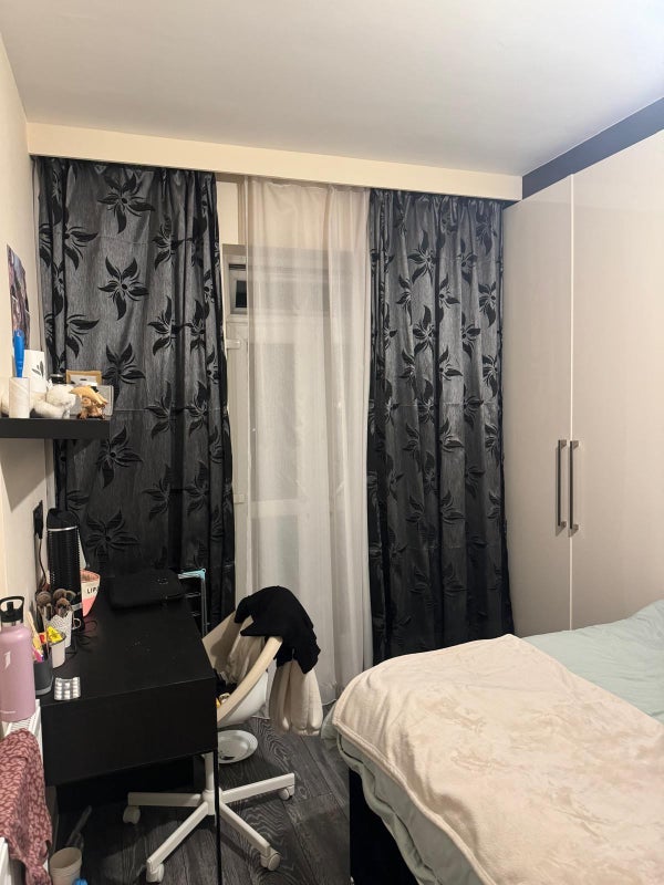 Room Lawrence Close in Greater London