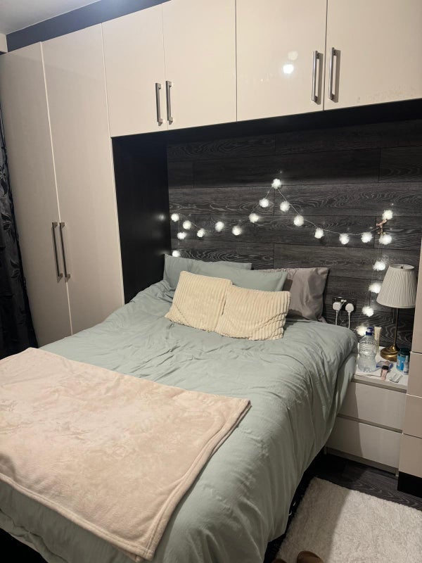 Room Lawrence Close in Greater London