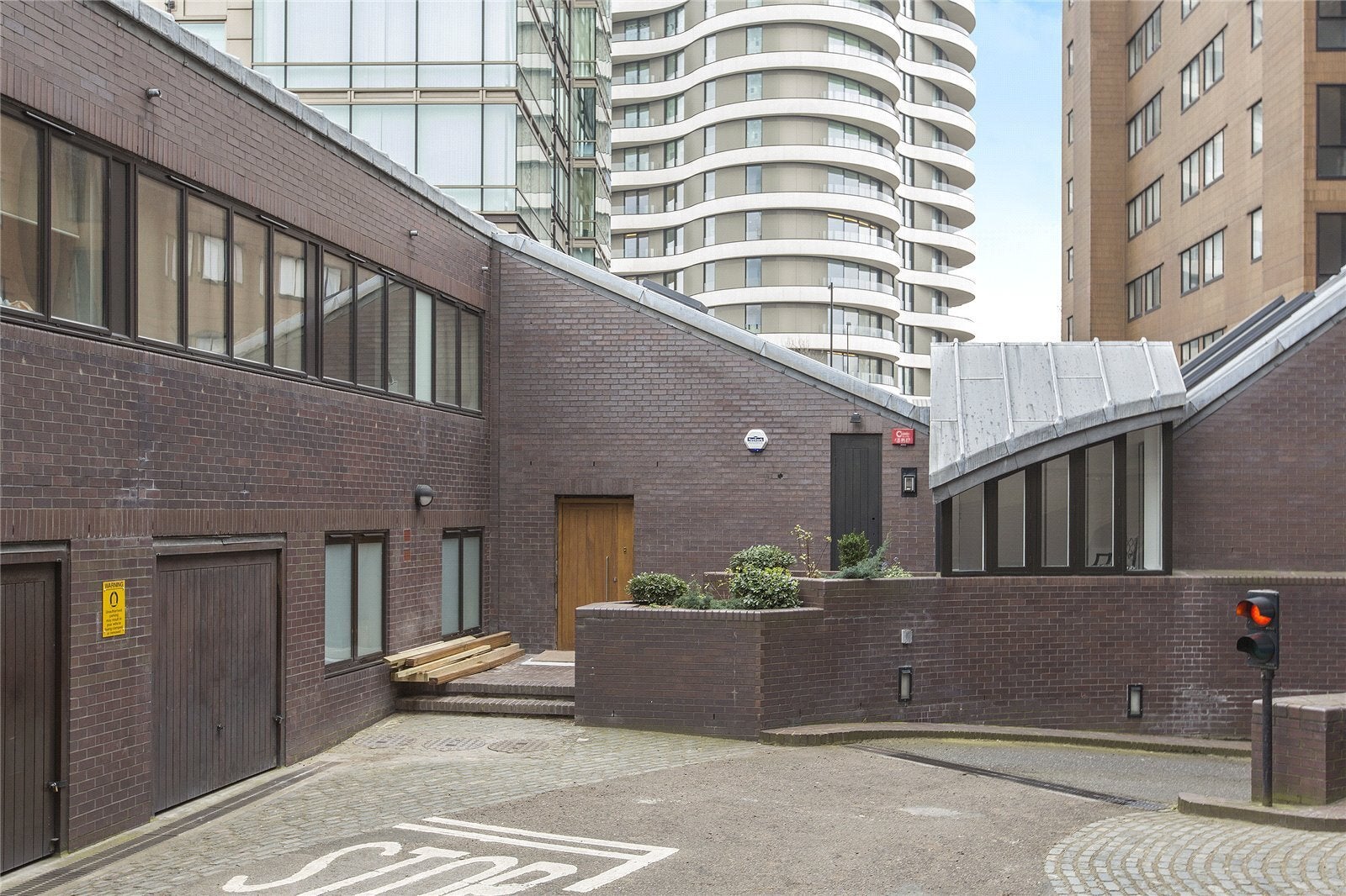 Flat Grosvenor Road in City of Westminster