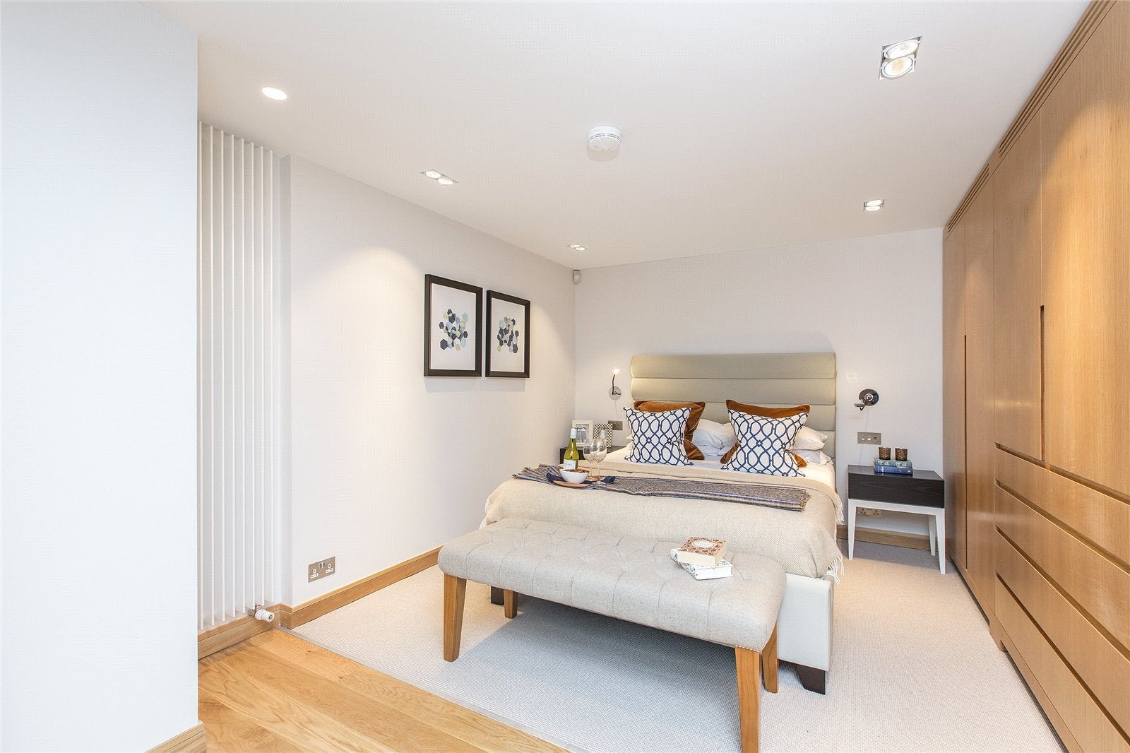 Flat Grosvenor Road in City of Westminster
