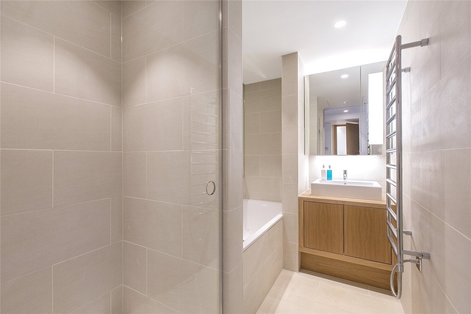 Flat Grosvenor Road in City of Westminster
