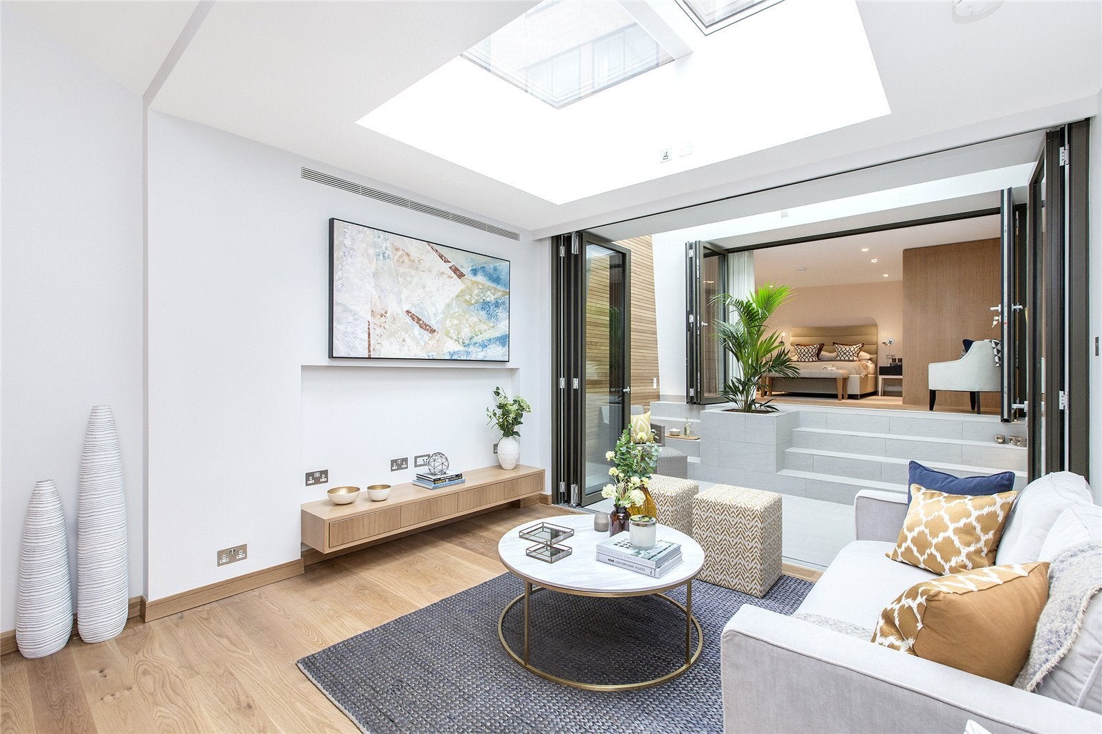 Flat Grosvenor Road in City of Westminster