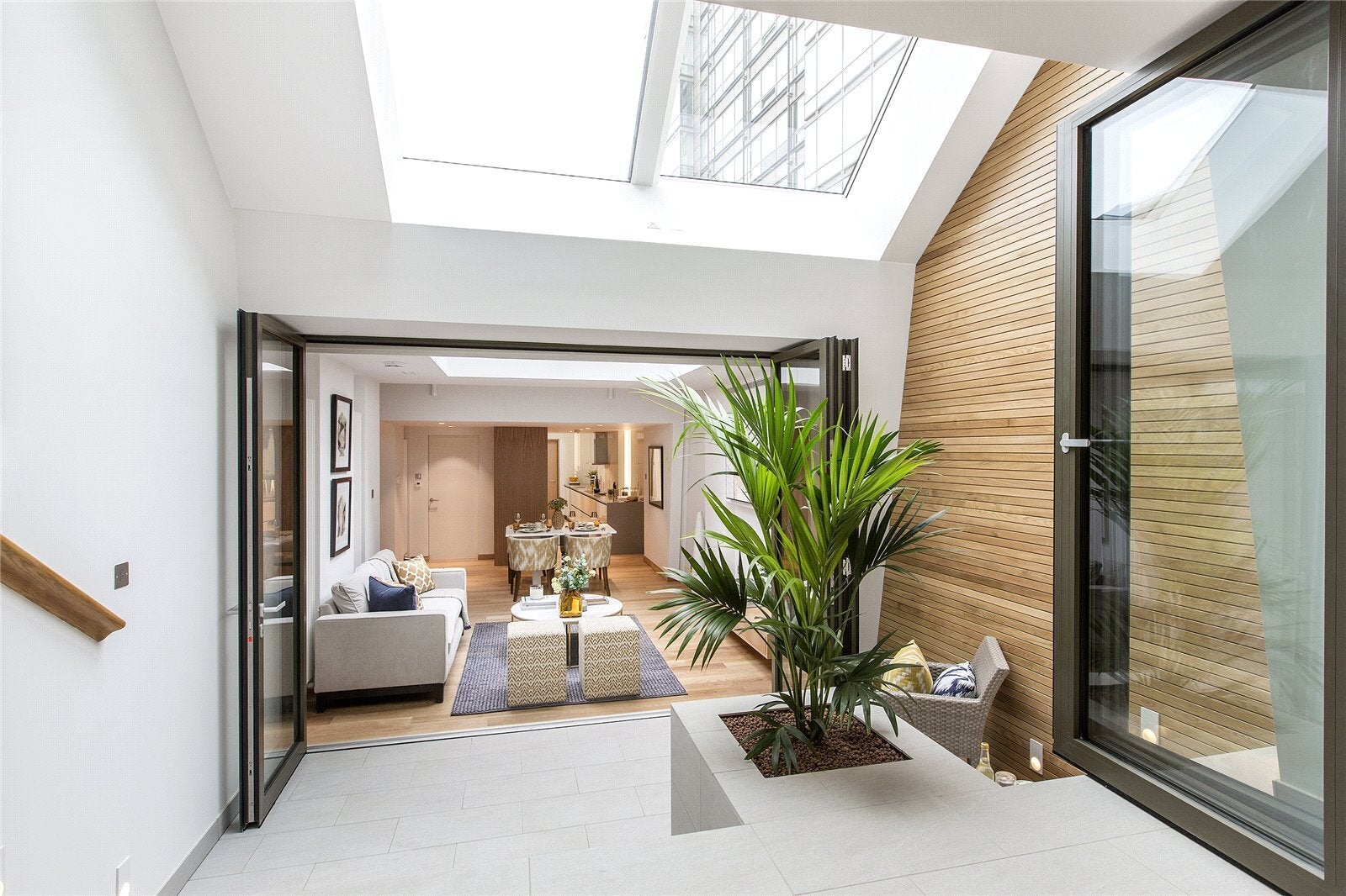 Flat Grosvenor Road in City of Westminster