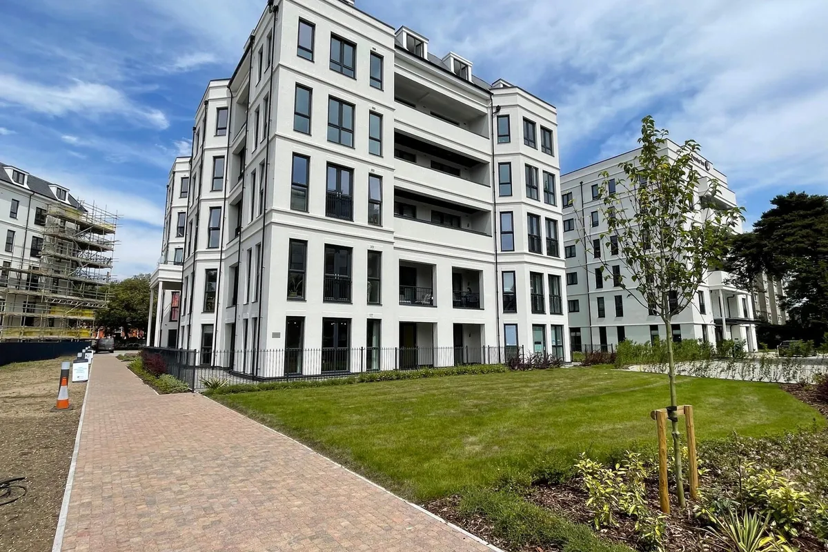 Flat West Cliff Road in Bournemouth