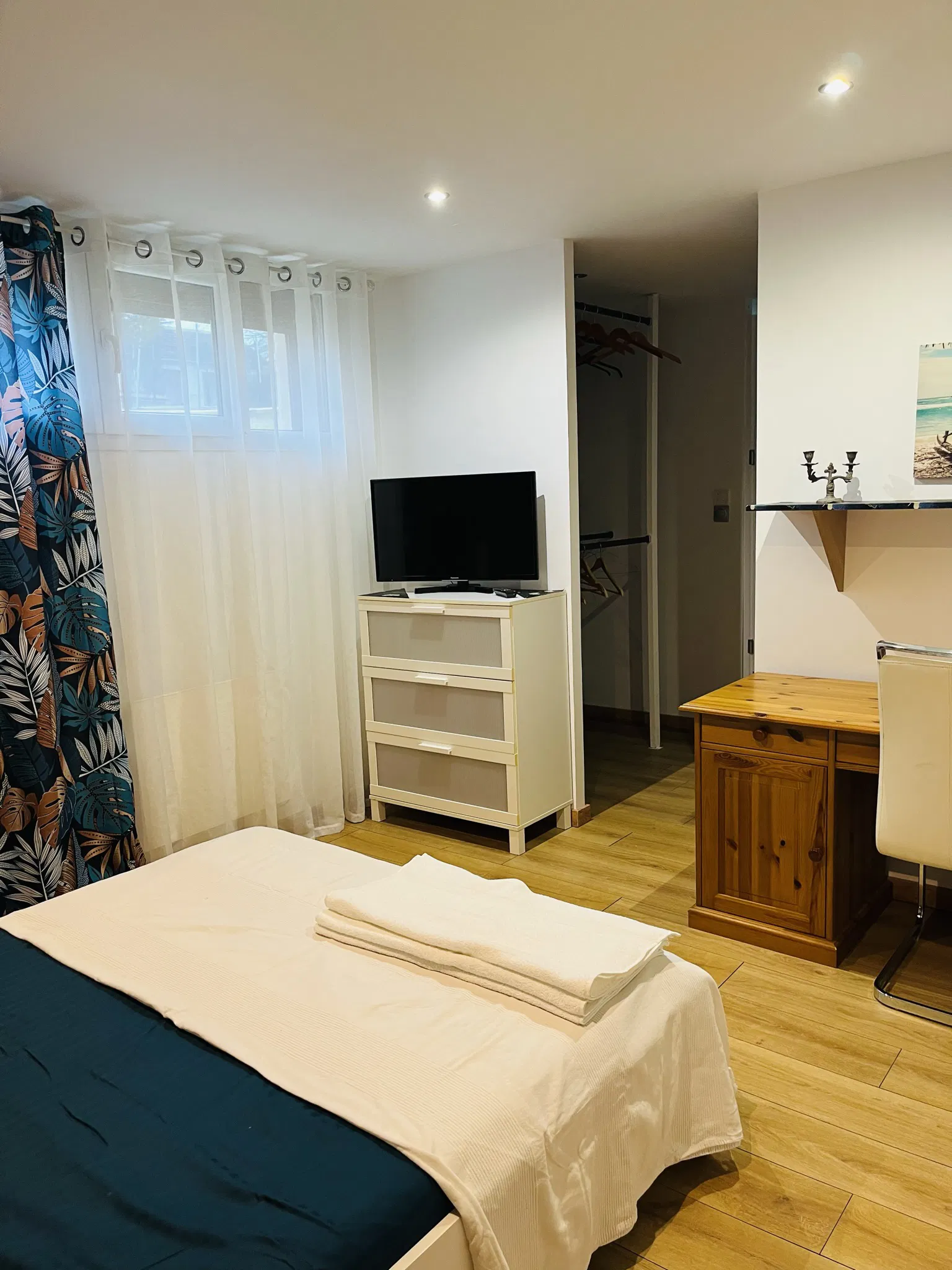 Room Rue de Chartres in Morancez