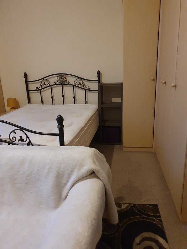 Room Avenue Road in Sandwell