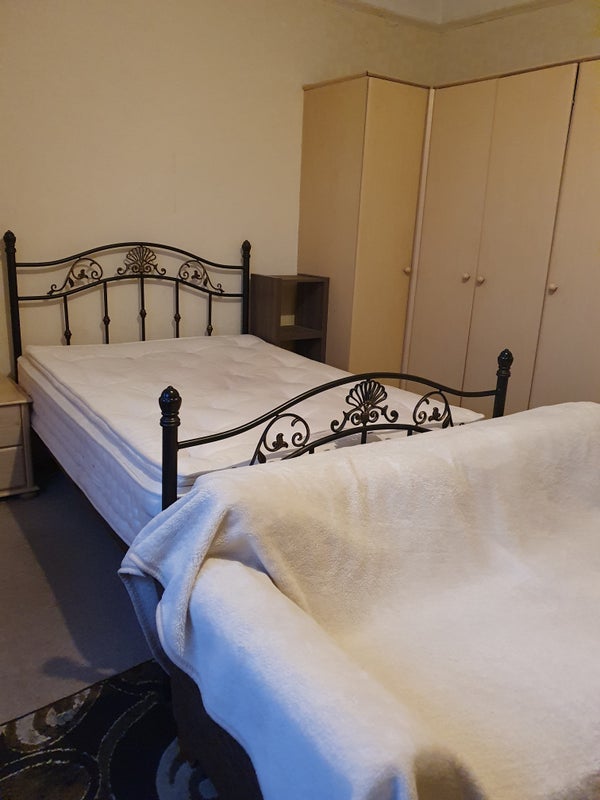 Room Avenue Road in Sandwell